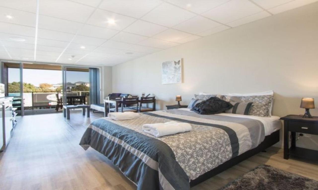 Beach Pacific Apartments Waihi Room photo